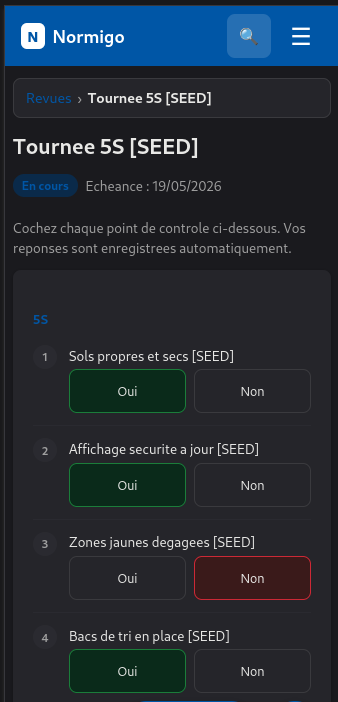 Écran de remplissage de checklist sur smartphone, items conforme/non-conforme